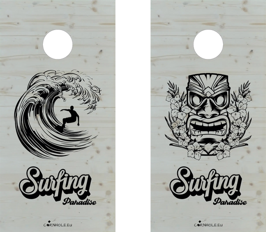 décor détaillé cornhole 2 planches surfeur dans un tube et totem hawaïen, vue de face