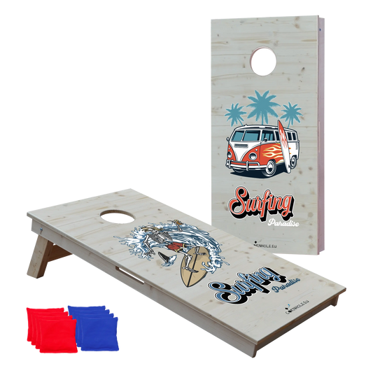 cornhole 2 planches van de surf et squelette surfant une vague, vue de face