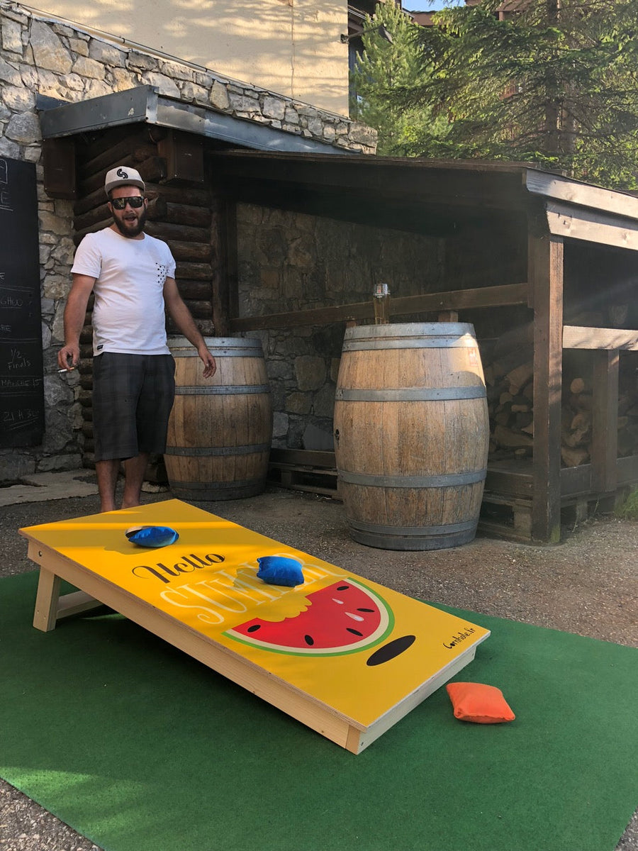 La Plagne plays Cornhole