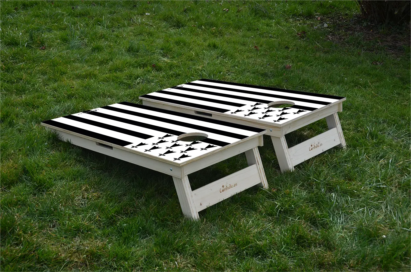 cornhole 2 planches drapeau de votre choix !, sur le gazon, vue de derrière