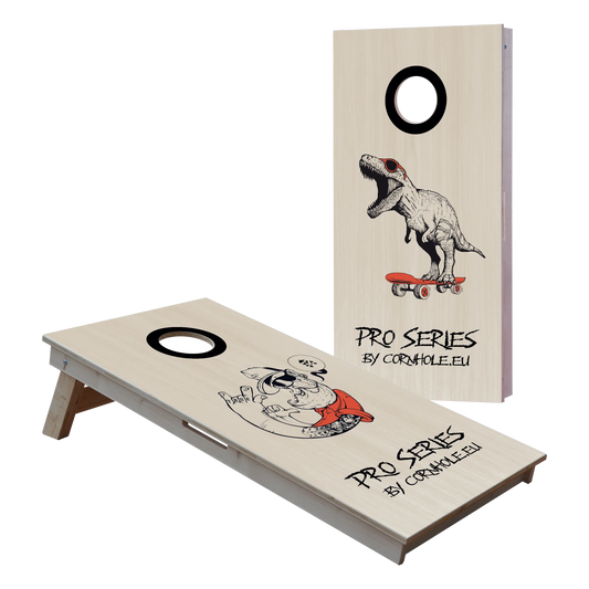 cornhole Pro de compétition deux planches hipster et t-rex sur son skate, vue de face