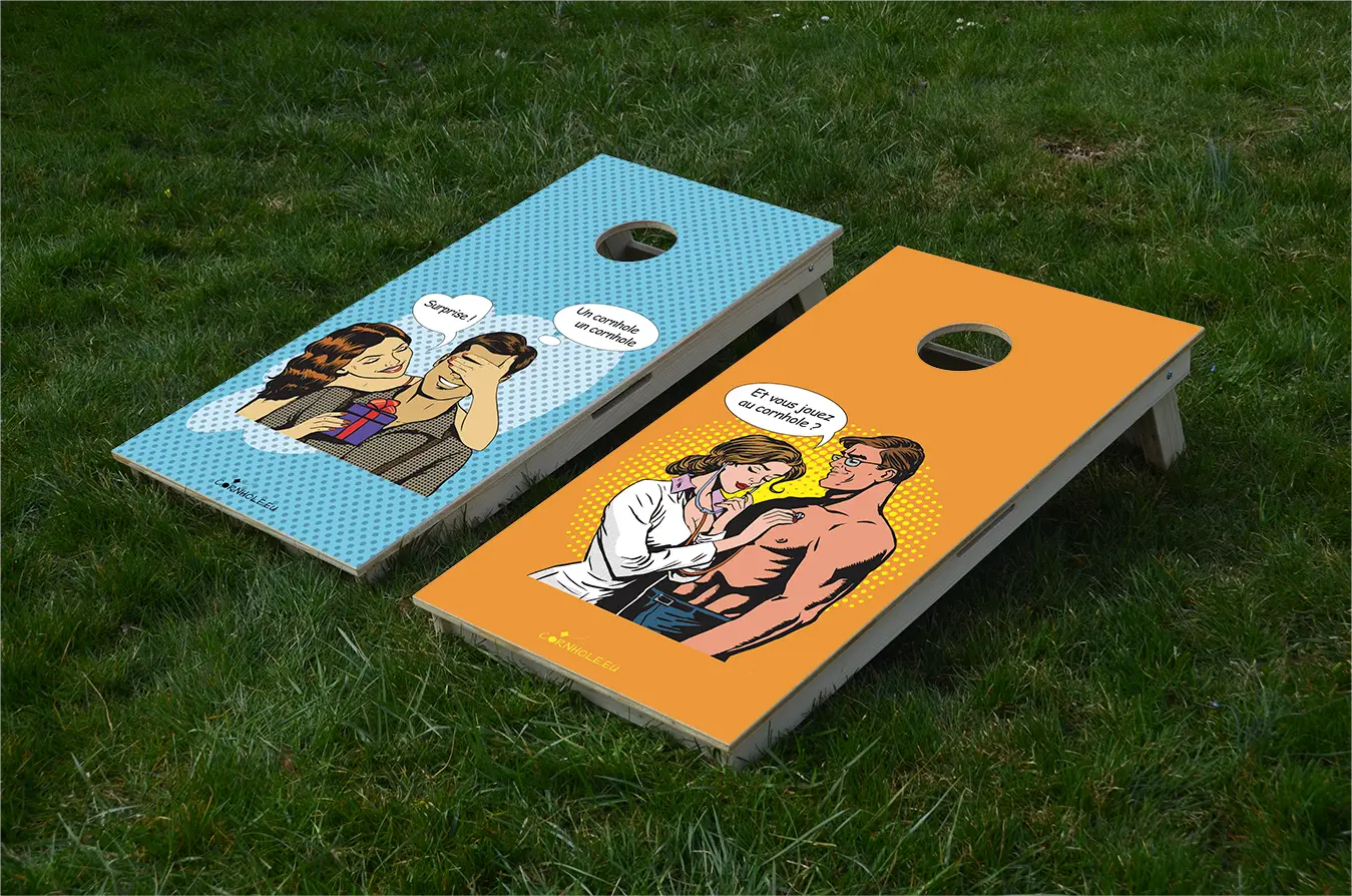 cornhole 2 planches couple médecin patient et couple en train d'offrir un cadeau, sur le gazon, vue de face