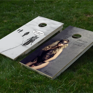 cornhole 2 planches cordée d'alpinistes et sexy girl, sur le gazon, vue de face