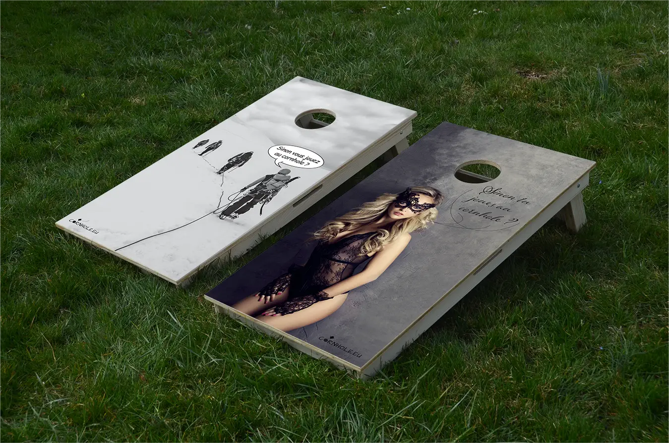 cornhole 2 planches cordée d'alpinistes et sexy girl, sur le gazon, vue de face