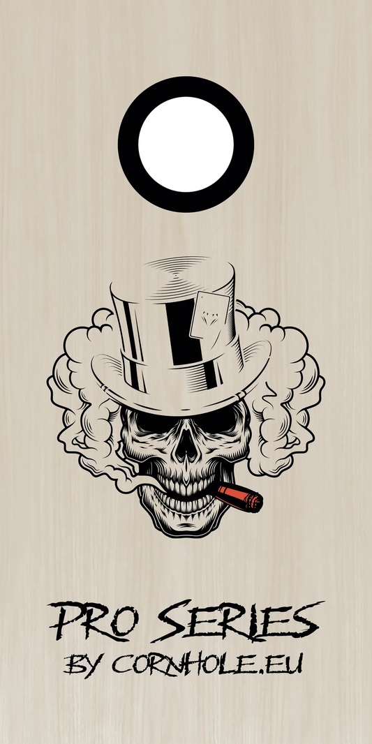 décor détaillé cornhole Pro de compétition tête de mort en train de fumer un cigare, vue de face