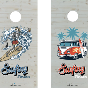 décor détaillé cornhole 2 planches van de surf et squelette surfant une vague, vue de face